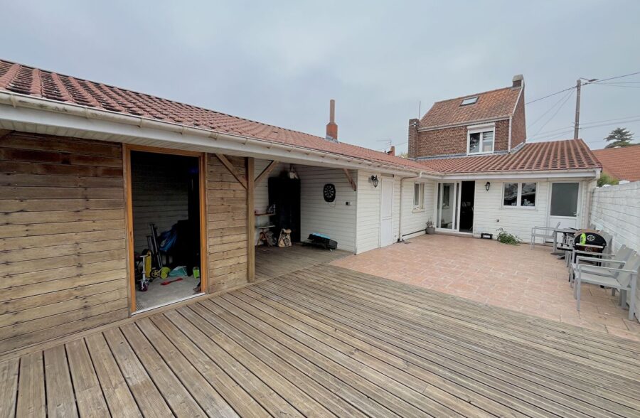 Maison individuelle semi plain pied avec jardin et garage