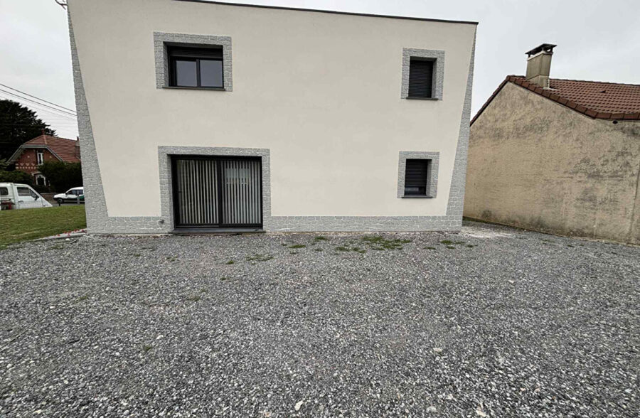 Charmant pavillon individuel moderne en village calme