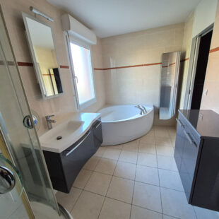 Appartement Haubourdin 2 chambres, dressing, cellier, 2 parkings, une cave, grande terrasse