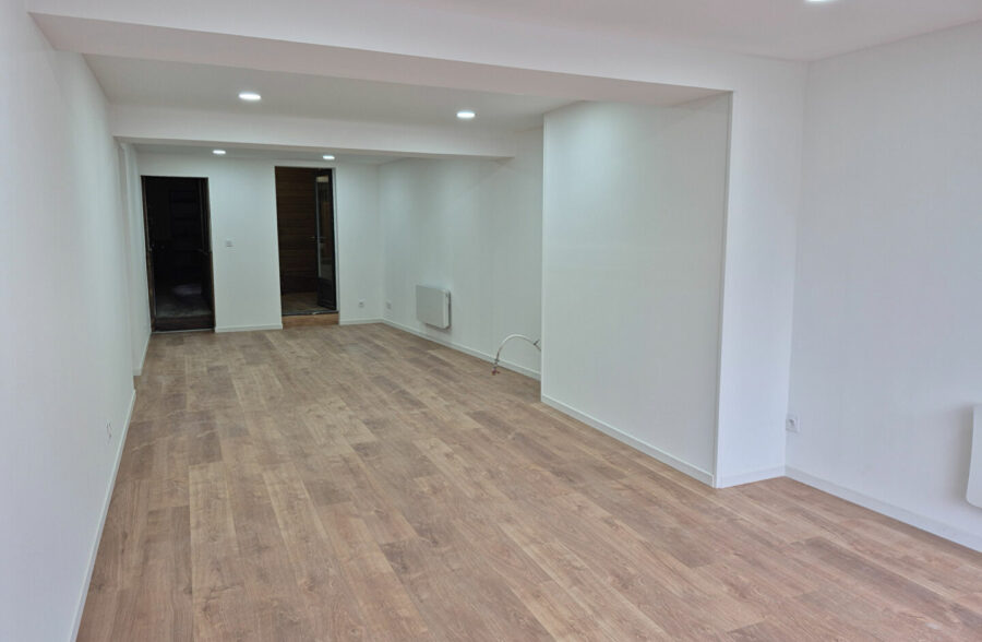 Local commercial Lens