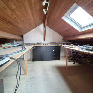 Sublime maison pleine de charme et de fonctionnalité, offrant 4 chambres, un jardin de 360 m² et un garage de 28 m².  Sous offre 