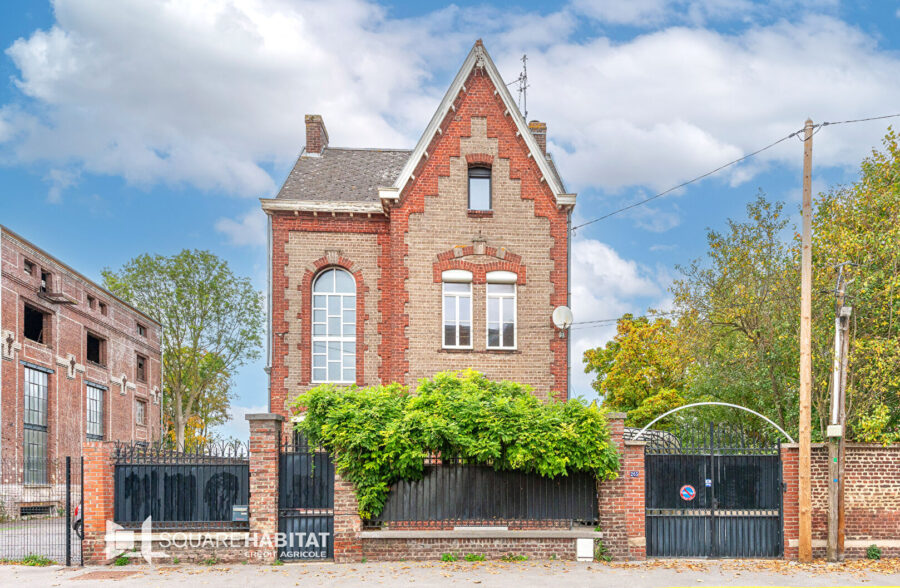 MAISON  DE MAITRE INDIVIDUELLE DE 185 M²