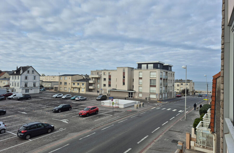 Berck Plage , appartement 2 chambres , 2nd étage, vue latérale mer , EXPO Sud  !!