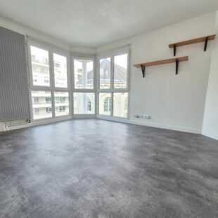 Place Sébastopol : Type 2 rénové et lumineux au calme