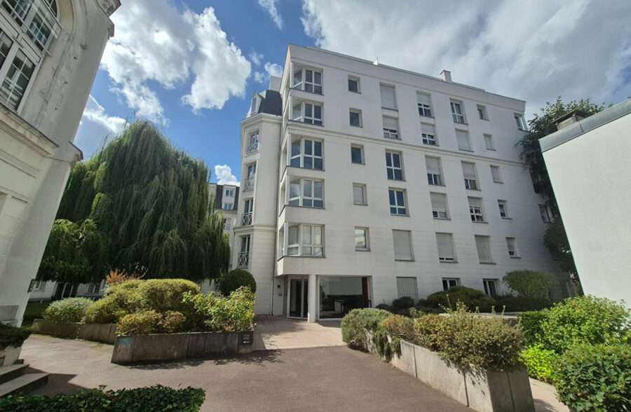 Place Sébastopol : Type 2 rénové et lumineux au calme