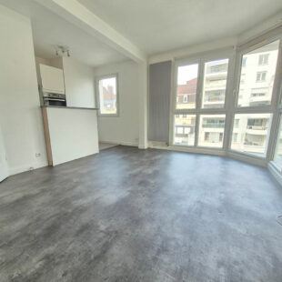 Place Sébastopol : Type 2 rénové et lumineux au calme