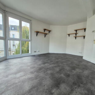 Place Sébastopol : Type 2 rénové et lumineux au calme