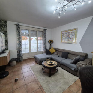 Maison semi individuelle 1 bureau 2 chambres jardin garage