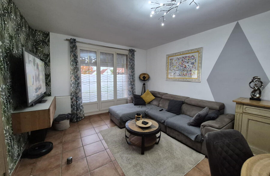 Maison semi individuelle 1 bureau 2 chambres jardin garage