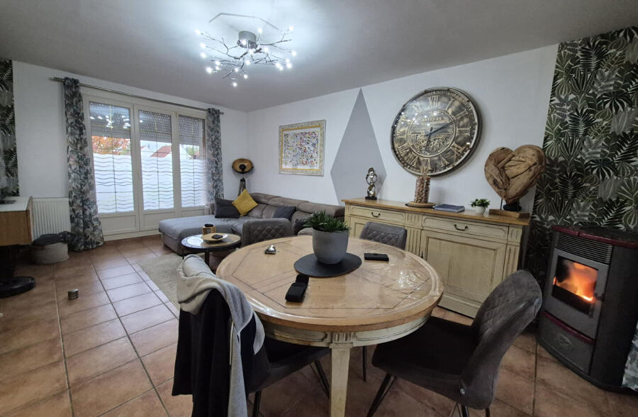 Maison semi individuelle 1 bureau 2 chambres jardin garage