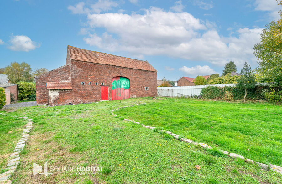 CORP DE FERME AVEC GRANGE  Sous compromis  CORP DE FERME AVEC GRANGE  Sous compromis