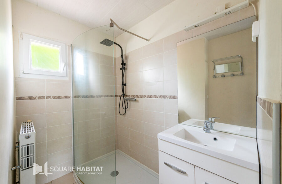 Maison semi individuelle , 3 chambres, jardin , garage ! Maison semi individuelle , 3 chambres, jardin , garage !