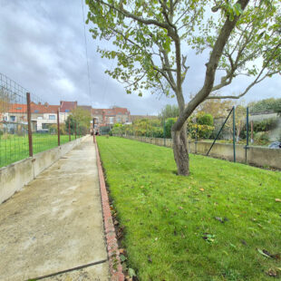 Maison au Coeur de Hem avec jardin et garage/atelier Maison au Coeur de Hem avec jardin et garage/atelier