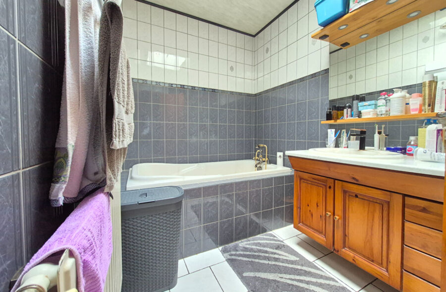 Maison au Coeur de Hem avec jardin et garage/atelier Maison au Coeur de Hem avec jardin et garage/atelier