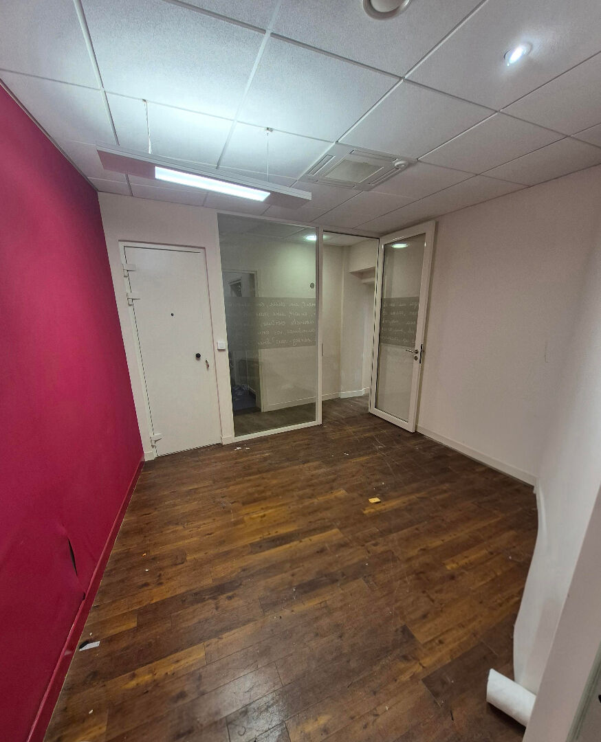 OPPORTUNITÉ COMMERCIALE EXCEPTIONNELLE ! 150m² modulables, emplacement stratégique. OPPORTUNITÉ COMMERCIALE EXCEPTIONNELLE ! 150m² modulables, emplacement stratégique.