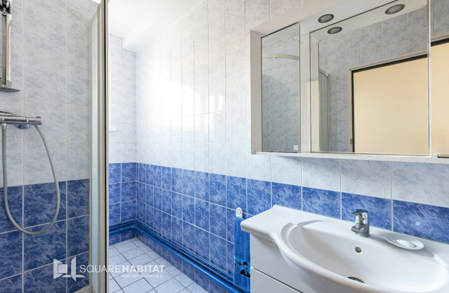 LILLE Nationale – Vauban: T3 traversant avec balcon et cave possibilité d’ achat garage en supplément