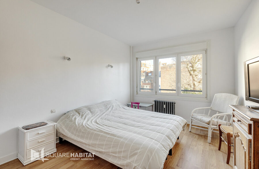 LILLE Nationale – Vauban: T3 traversant avec balcon et cave possibilité d’ achat garage en supplément