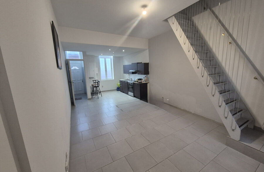 À VENDRE ! Maison de ville 73m² 4 pièces + cour à Roubaix, 69 900€ HAI !!! À VENDRE ! Maison de ville 73m² 4 pièces + cour à Roubaix, 69 900€ HAI !!!