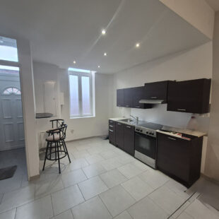 À VENDRE ! Maison de ville 73m² 4 pièces + cour à Roubaix, 69 900€ HAI !!! À VENDRE ! Maison de ville 73m² 4 pièces + cour à Roubaix, 69 900€ HAI !!!