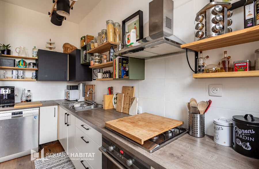 Maison Saint Andre Lez Lille, 4 chambres, 2 salles de bains, 2 toilettes, grande terrasse, buanderie, grand garage , 1 parking et dépendances.