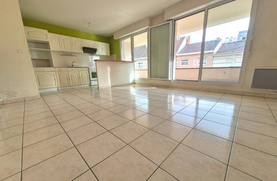 Appartement T3 avec terrasse, cave et garage Appartement T3 avec terrasse, cave et garage