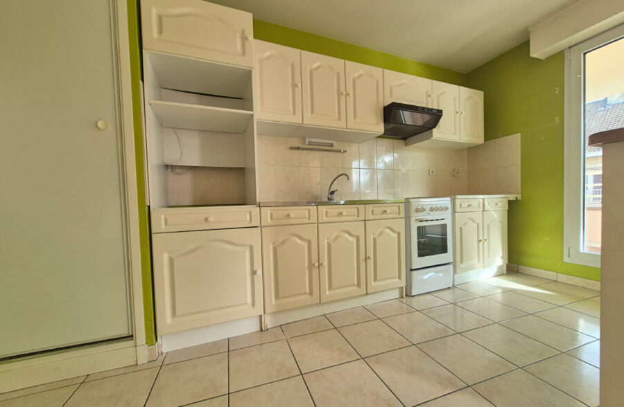 Appartement T3 avec terrasse, cave et garage Appartement T3 avec terrasse, cave et garage