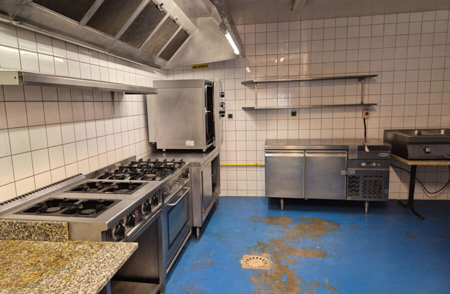 OIGNIES immeuble commercial