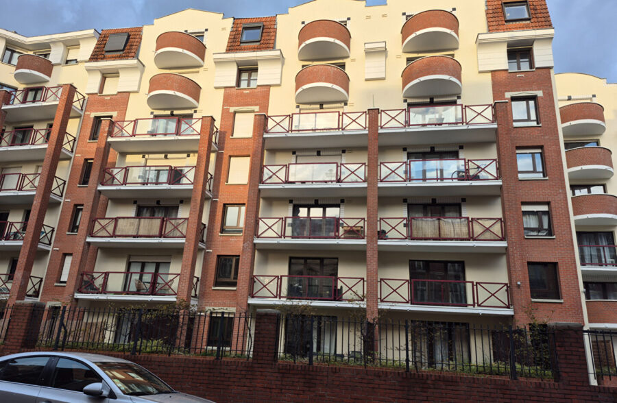 LILLE NATIONALE – VAUBAN T3 traversant avec balcon et parking