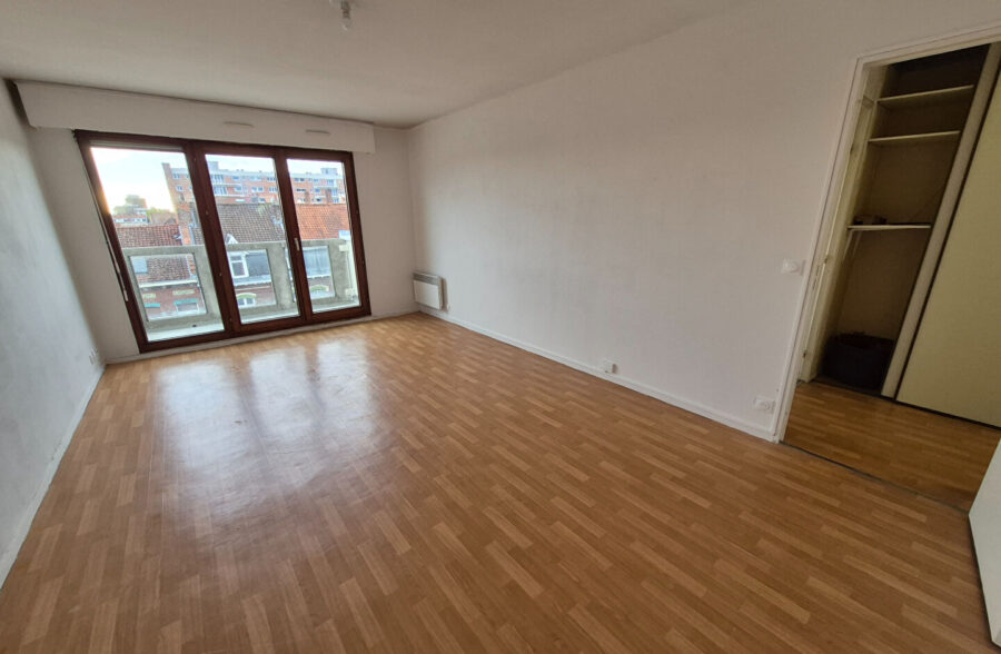 LILLE NATIONALE – VAUBAN T3 traversant avec balcon et parking