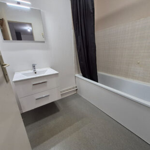 LILLE NATIONALE – VAUBAN T3 traversant avec balcon et parking