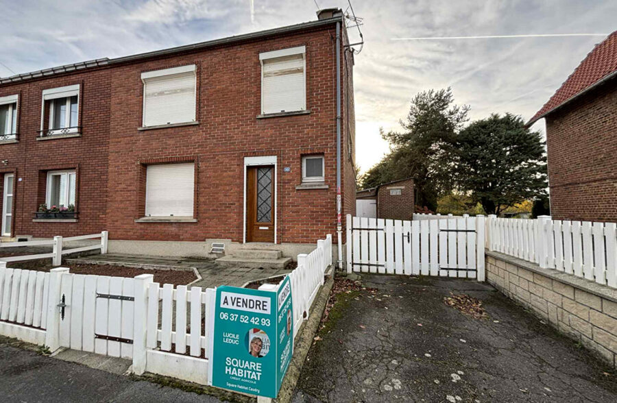 Maison semi individuelle avec garage