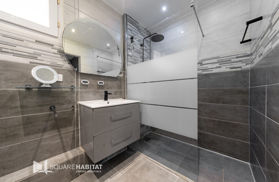 Maison semi-individuelle  4 chambres/ jardin / garage