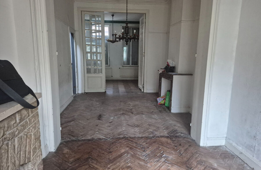 À VENDRE  Maison 7 pièces à rénover 142 m²  Secteur calme, proche transports et commerces