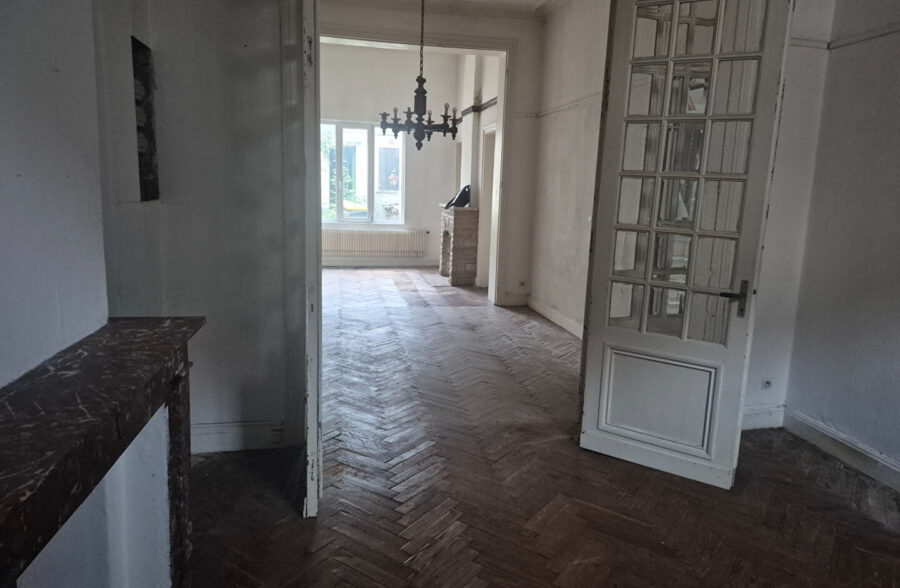 À VENDRE  Maison 7 pièces à rénover 142 m²  Secteur calme, proche transports et commerces
