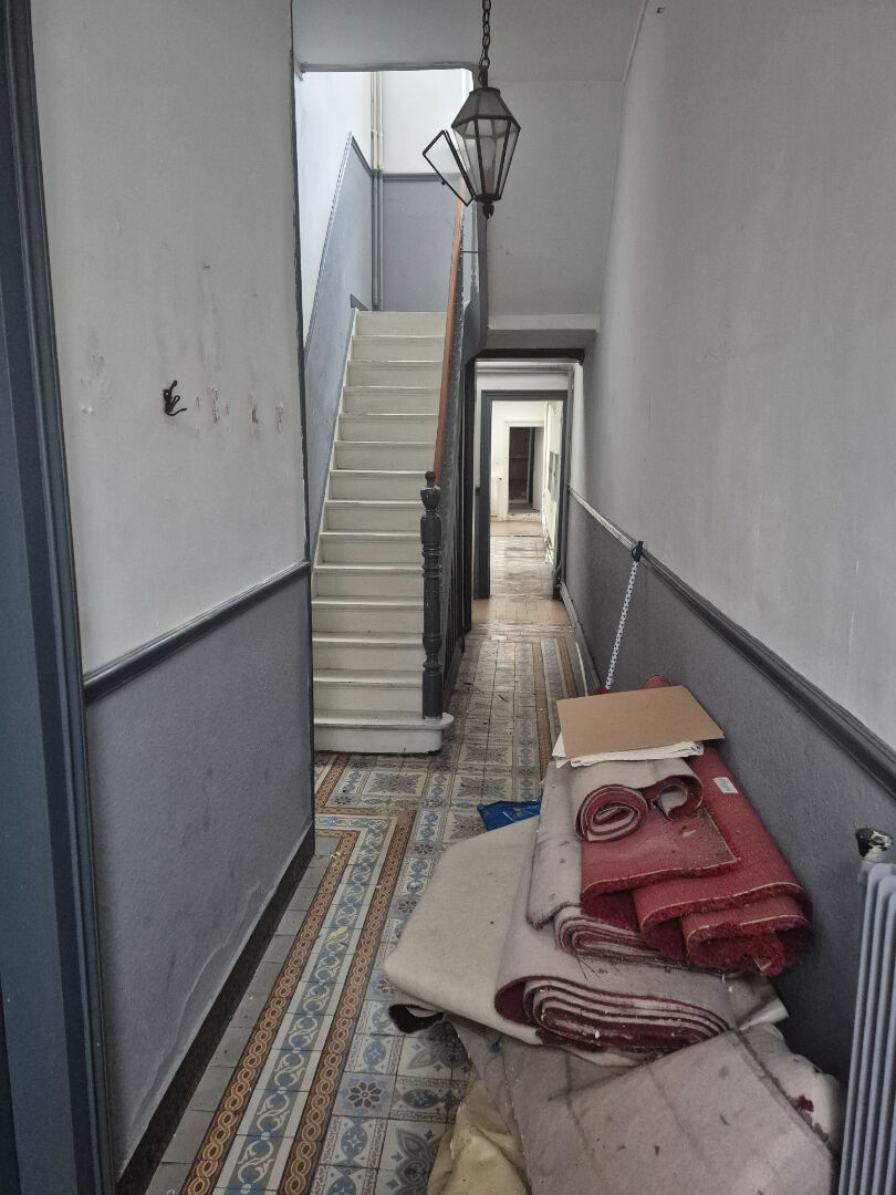 À VENDRE  Maison 7 pièces à rénover 142 m²  Secteur calme, proche transports et commerces