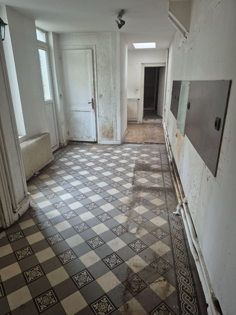 À VENDRE  Maison 7 pièces à rénover 142 m²  Secteur calme, proche transports et commerces