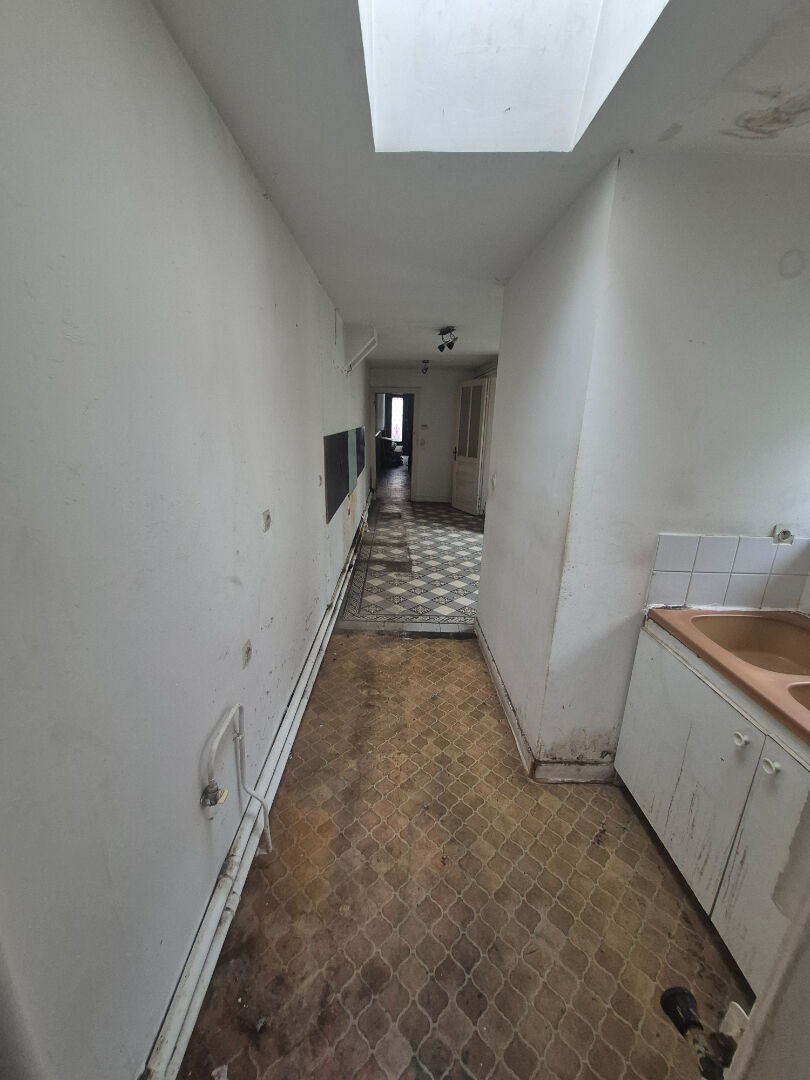 À VENDRE  Maison 7 pièces à rénover 142 m²  Secteur calme, proche transports et commerces