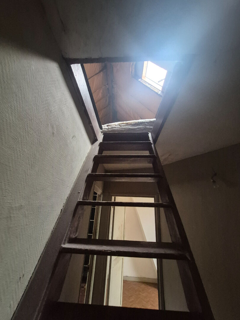 À VENDRE  Maison 7 pièces à rénover 142 m²  Secteur calme, proche transports et commerces