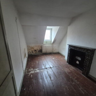 À VENDRE  Maison 7 pièces à rénover 142 m²  Secteur calme, proche transports et commerces