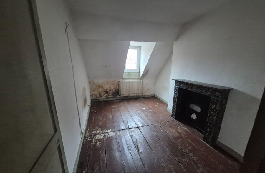 À VENDRE  Maison 7 pièces à rénover 142 m²  Secteur calme, proche transports et commerces