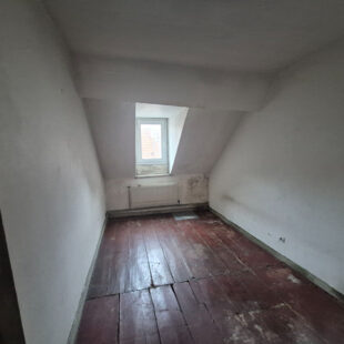 À VENDRE  Maison 7 pièces à rénover 142 m²  Secteur calme, proche transports et commerces