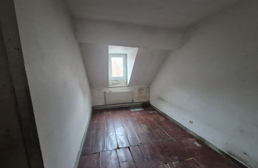 À VENDRE  Maison 7 pièces à rénover 142 m²  Secteur calme, proche transports et commerces