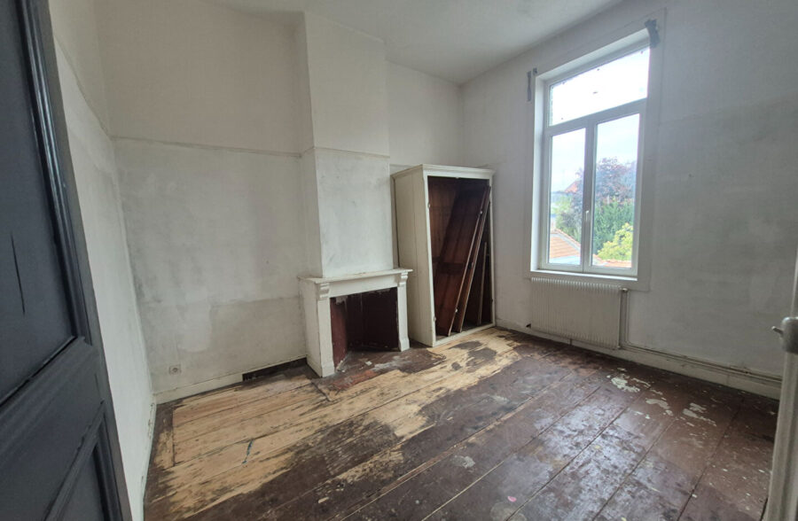 À VENDRE  Maison 7 pièces à rénover 142 m²  Secteur calme, proche transports et commerces