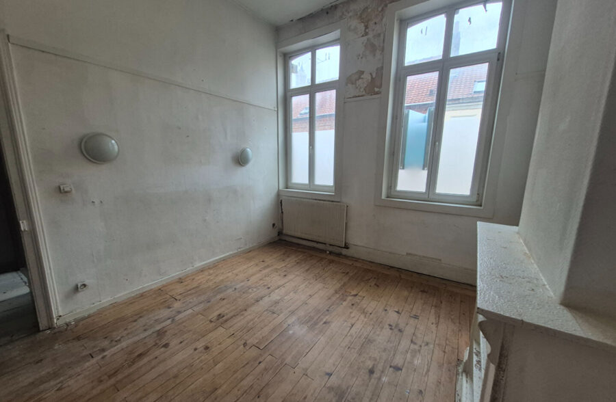 À VENDRE  Maison 7 pièces à rénover 142 m²  Secteur calme, proche transports et commerces