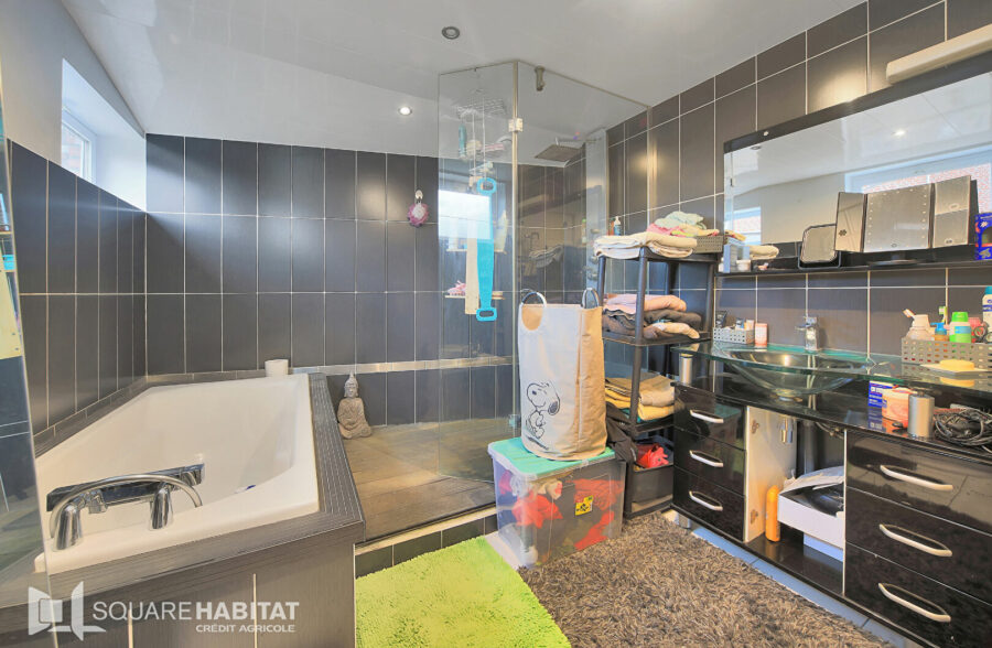 Maison semi  individuelle avec jardin et garage