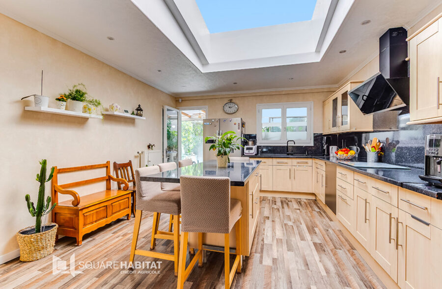 Maison Tourcoing 7 pièce(s) 0200 m2