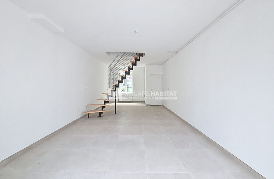 MAISON REFAITE A NEUF 4 CHAMBRES ET EXTERIEUR