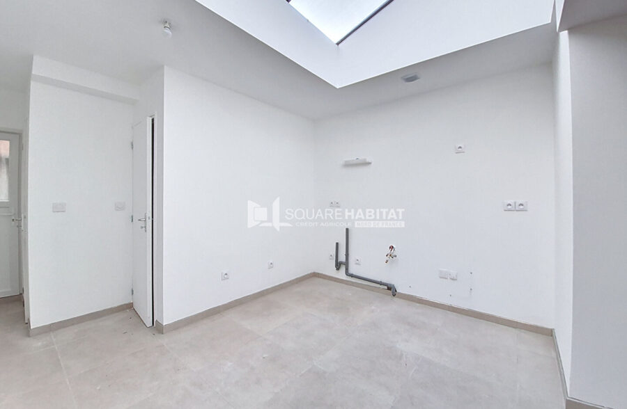 MAISON REFAITE A NEUF 4 CHAMBRES ET EXTERIEUR