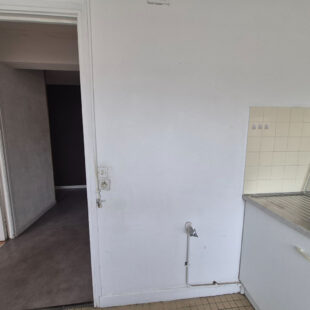 LILLE CENTRE & GARES – APPARTEMENT 3 PIECES à rafraîchir + CAVE , parking en option