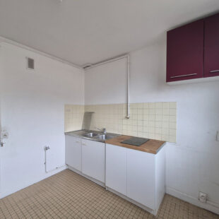 LILLE CENTRE & GARES – APPARTEMENT 3 PIECES à rafraîchir + CAVE , parking en option